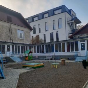 Salubrizarea teritoriului aferent și adiacent Grădiniței nr.46 din sectorul Centru